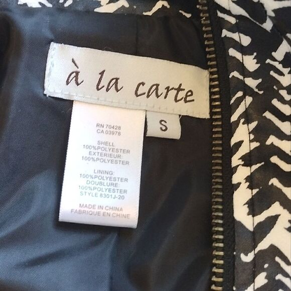 Women's Size Small À La Carte Black and White Zip up Jacket with Front Pockets - Picture 5 of 16
